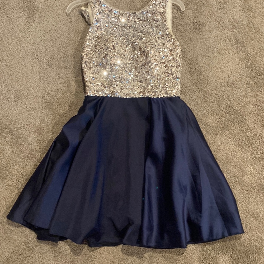 Size 2 Women’s sequin dress!